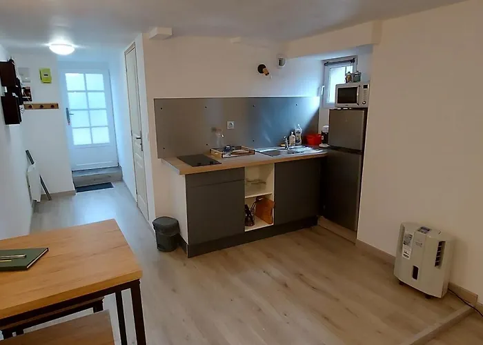 Chez Mathilde, Studio Sur Laval
